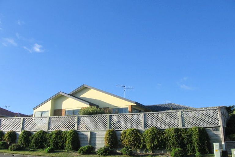 Photo of property in 95 Realm Drive, Paraparaumu, 5032