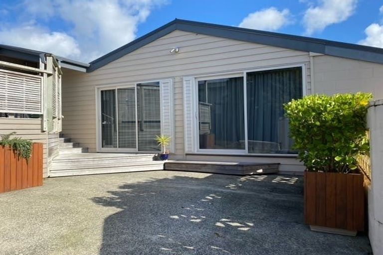 Photo of property in 4a Bemrose Place, Cockle Bay, Auckland, 2014