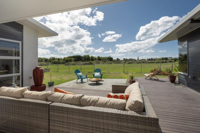 Photo of property in 115 Oriental Parade, Papamoa Beach, Papamoa, 3118