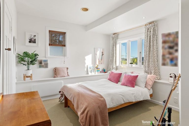 Photo of property in 35 Townsend Road, Miramar, Wellington, 6022