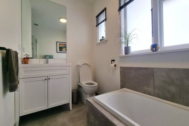 Photo of property in 37 Cuffs Road, Wainoni, Christchurch, 8061