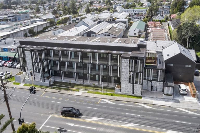 Photo of property in 2g/4045 Great North Road, Glen Eden, Auckland, 0602