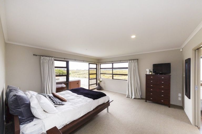 Photo of property in 28 Johnstone Drive, Fitzherbert, Palmerston North, 4410
