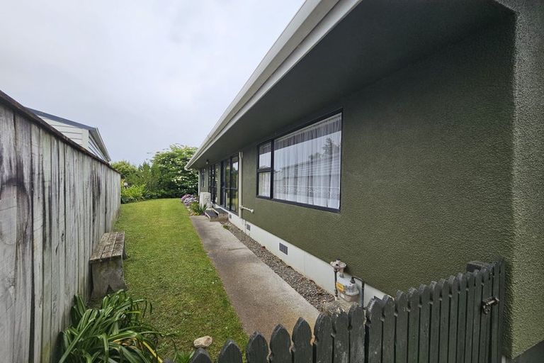 Photo of property in 8a Busby Place, Awapuni, Palmerston North, 4412