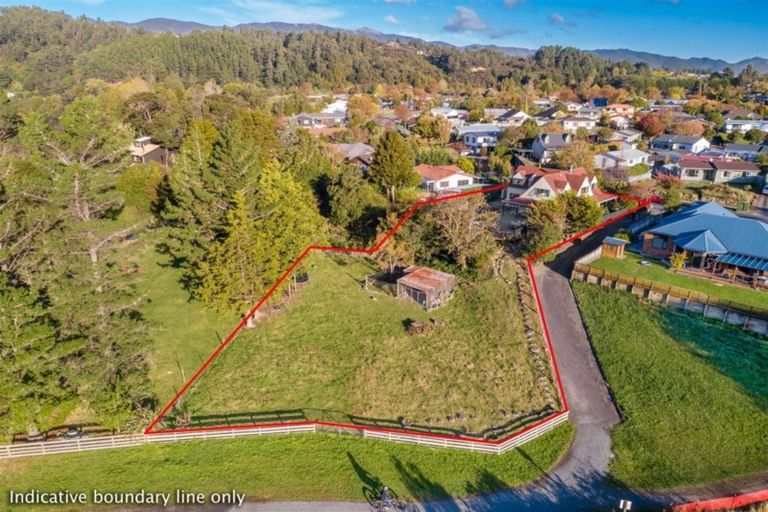 Photo of property in 93 Gemstone Drive, Birchville, Upper Hutt, 5018