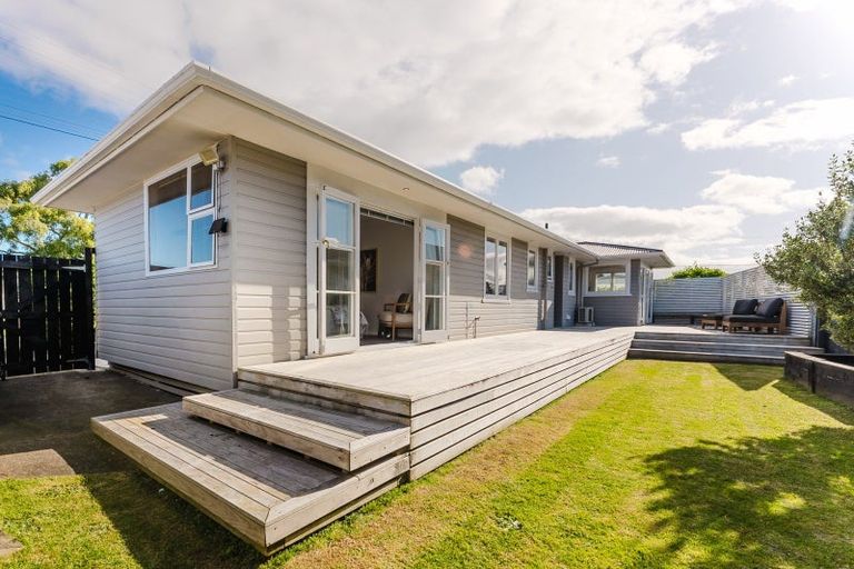 Photo of property in 215 Mangorei Road, Merrilands, New Plymouth, 4312