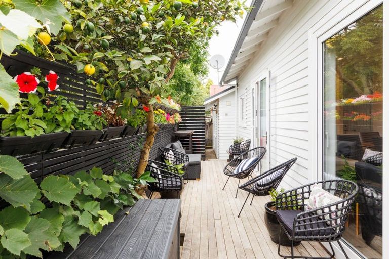 Photo of property in 32 Manson Street, Terrace End, Palmerston North, 4410