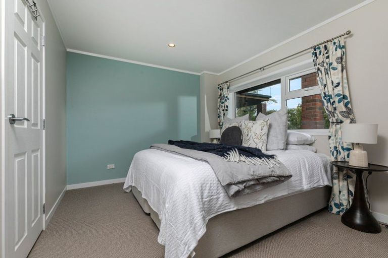Photo of property in 33 Montclair Rise, Browns Bay, Auckland, 0630