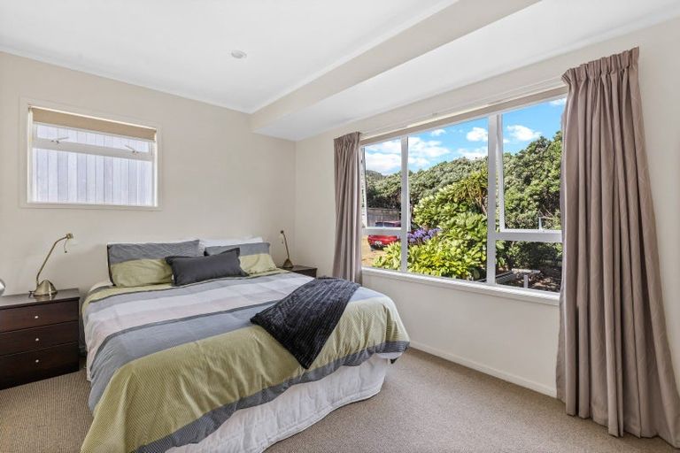 Photo of property in 47 Marine Parade South, Piha, 0772