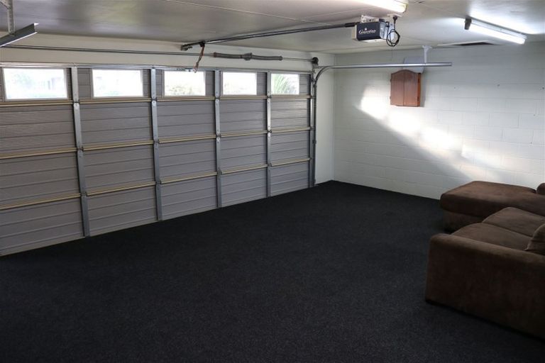 Photo of property in 92 Glen Lynne Avenue, Queenwood, Hamilton, 3210