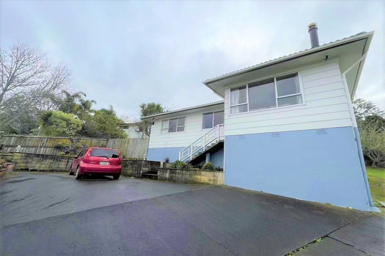 Photo of property in 90 Oreil Avenue, West Harbour, Auckland, 0618