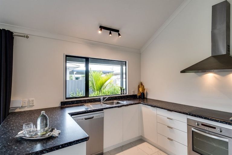 Photo of property in 44a Warwick Crescent, Taradale, Napier, 4112