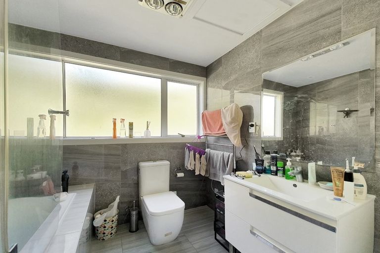 Photo of property in 9 Keldale Place, Forrest Hill, Auckland, 0620