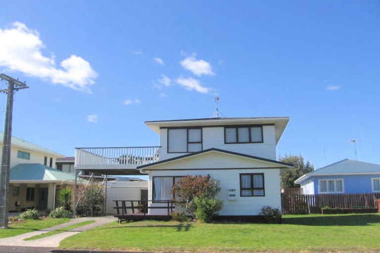Photo of property in 2 Park Avenue, Waihi Beach, 3611