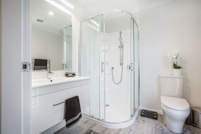 Photo of property in 1e Breakwater Way, Whitby, Porirua, 5024