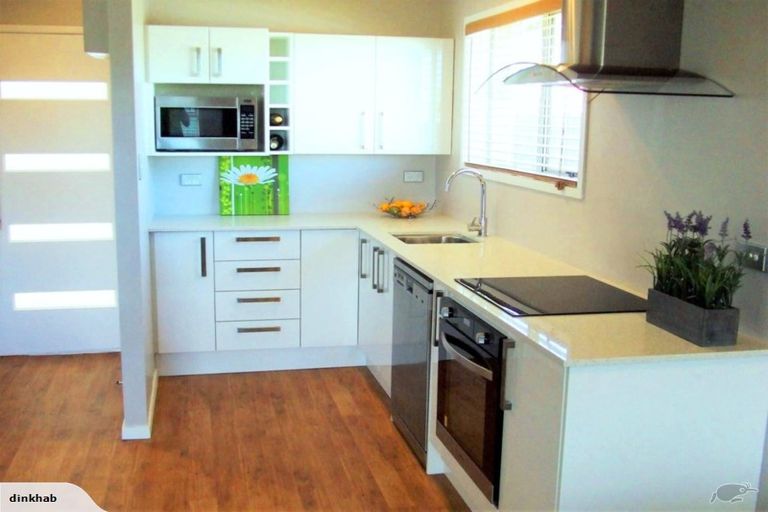 Photo of property in 2/34 Blacklock Avenue, Henderson, Auckland, 0612