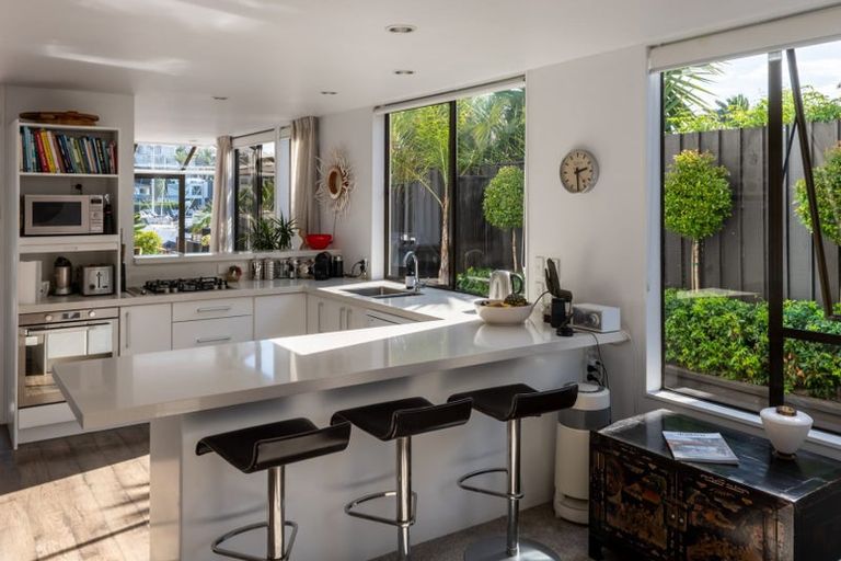 Photo of property in 1/12 Craig Road, Milford, Auckland, 0620