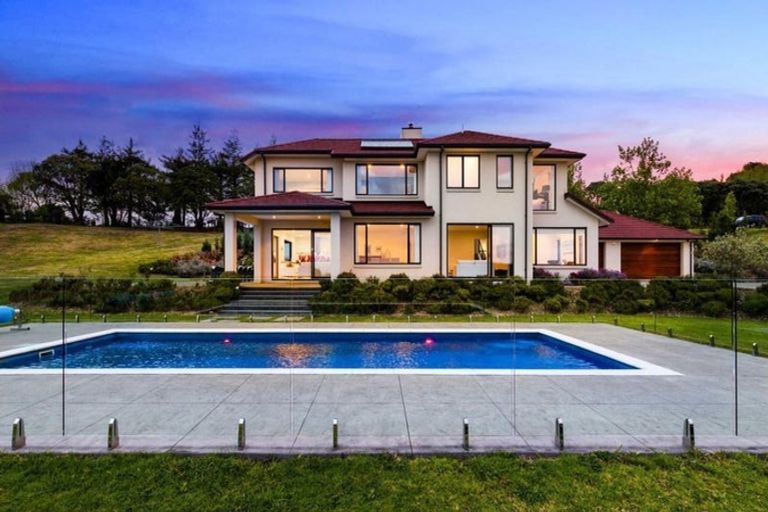 Photo of property in 10 Warman Road, Okura, Auckland, 0792