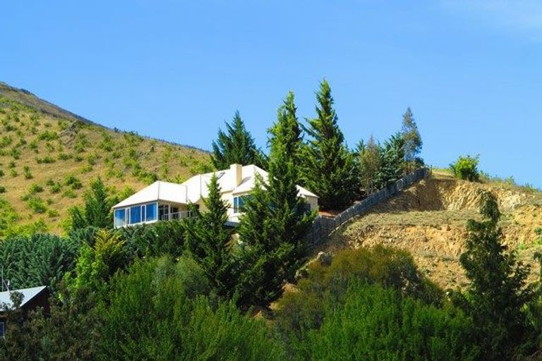 Photo of property in 22 Sutherland Road, Omarama, 9412