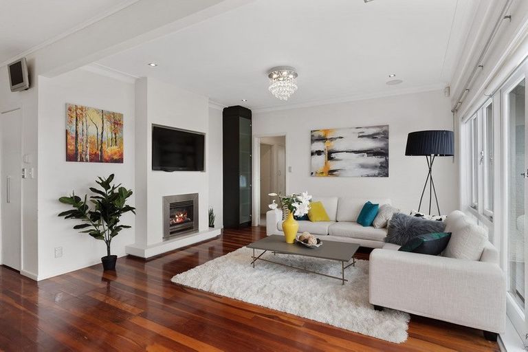 Photo of property in 14 Bank Street, Hillcrest, Auckland, 0627