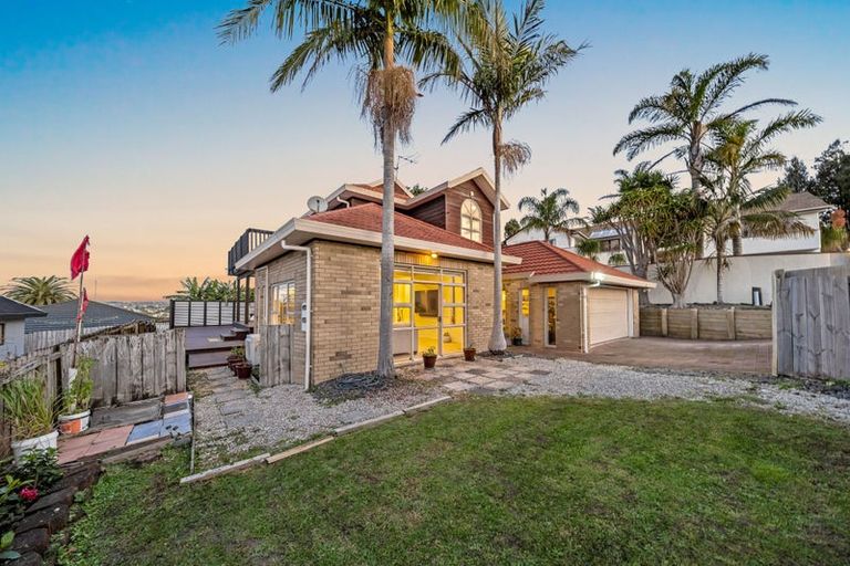 Photo of property in 10 San Fernando Way, Henderson, Auckland, 0612