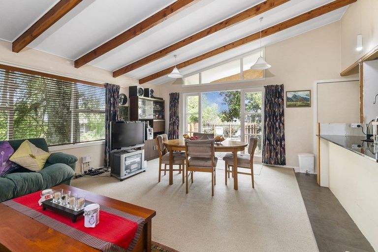 Photo of property in 68 Blakeborough Drive, Forrest Hill, Auckland, 0620