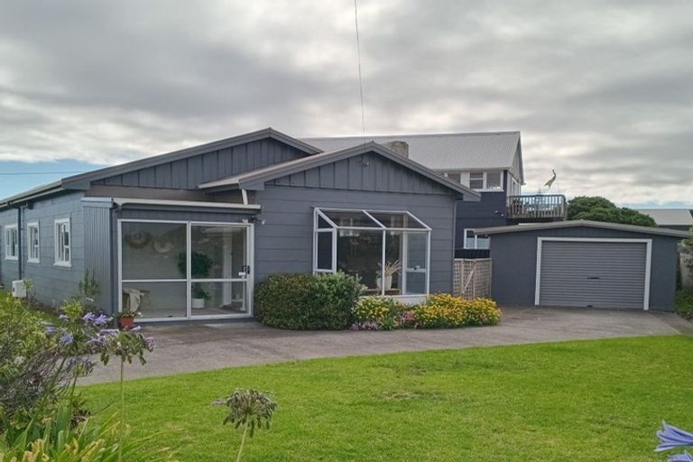 Photo of property in 2 Morgan Street, Castlecliff, Whanganui, 4501