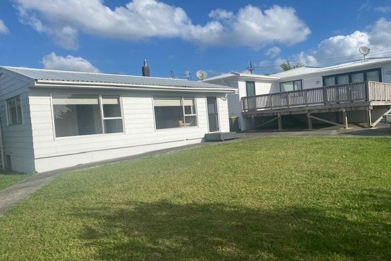 Photo of property in 26 Ranui Avenue, Ranui, Auckland, 0612