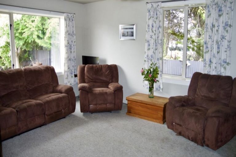 Photo of property in 92 Main North Road, Woodend, 7610