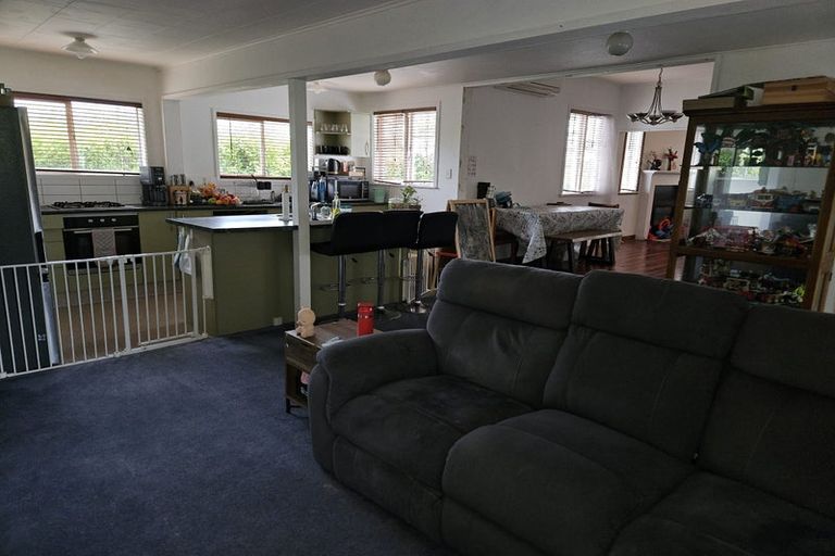 Photo of property in 21 Lavelle Road, Henderson, Auckland, 0612