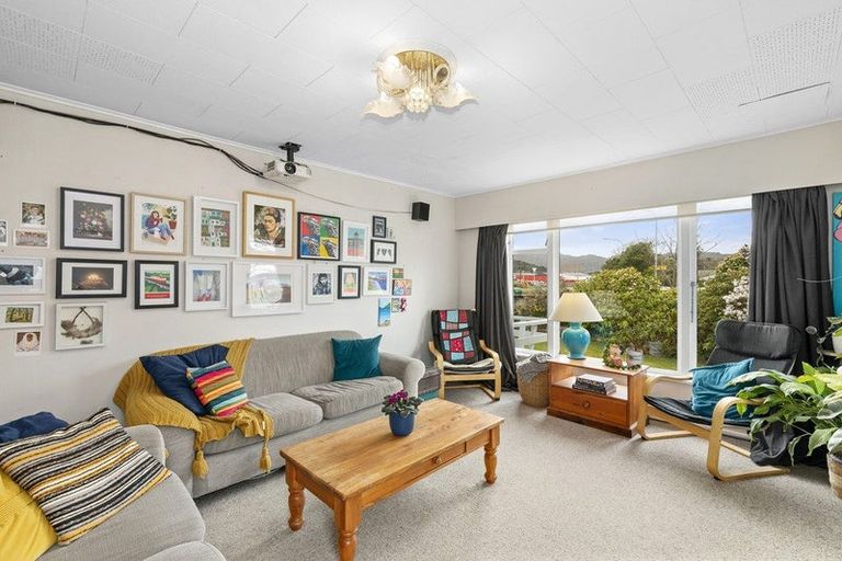 Photo of property in 185 Wainuiomata Road, Wainuiomata, Lower Hutt, 5014