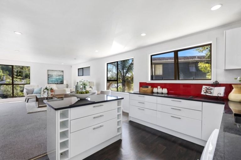 Photo of property in 93 Oaktree Avenue, Browns Bay, Auckland, 0630