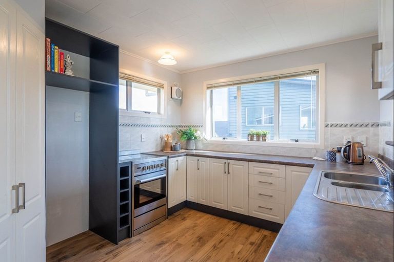 Photo of property in 67 Queens Road, Waikanae Beach, Waikanae, 5036