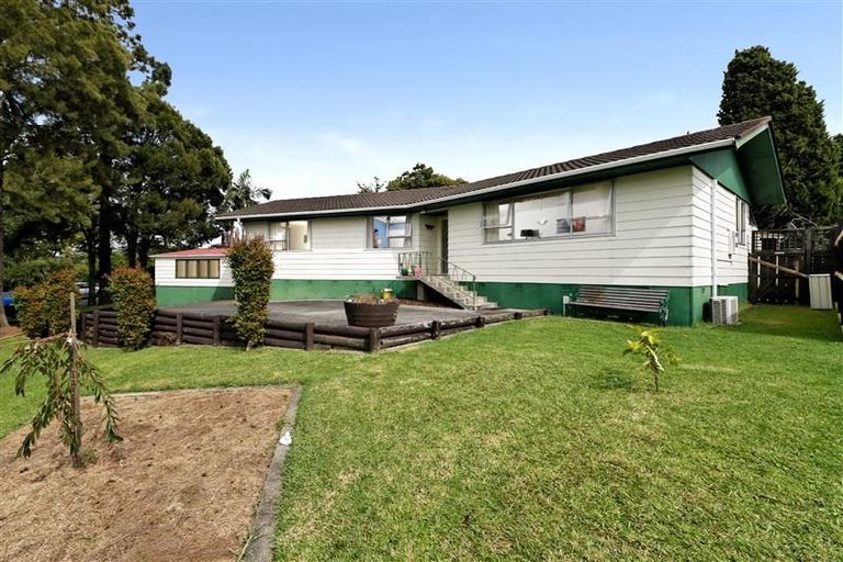 Photo of property in 4 Serwayne Place, Sunnyvale, Auckland, 0612