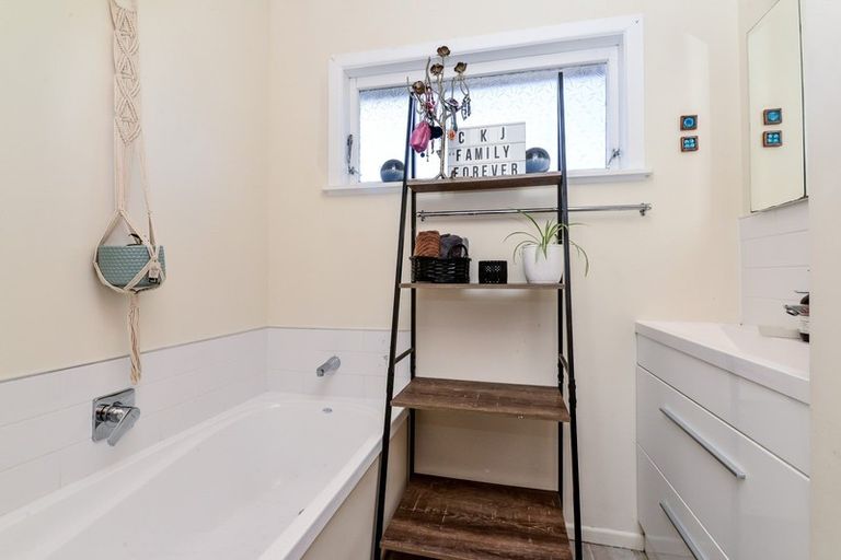 Photo of property in 54 English Street, St Andrews, Hamilton, 3200