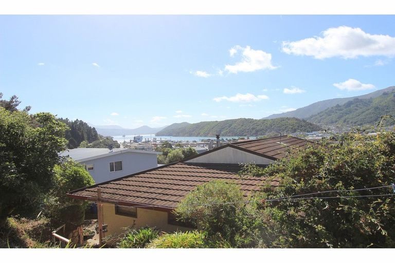 Photo of property in 27 Gravesend Place, Picton, 7220