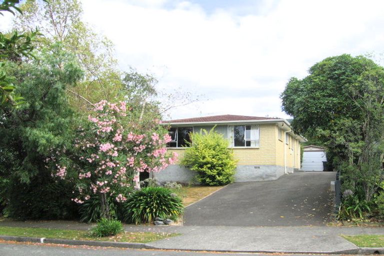 Photo of property in 37 Brightwater Crescent, Totara Park, Upper Hutt, 5018