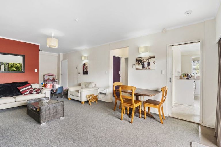 Photo of property in 96 Colwill Road, Massey, Auckland, 0614