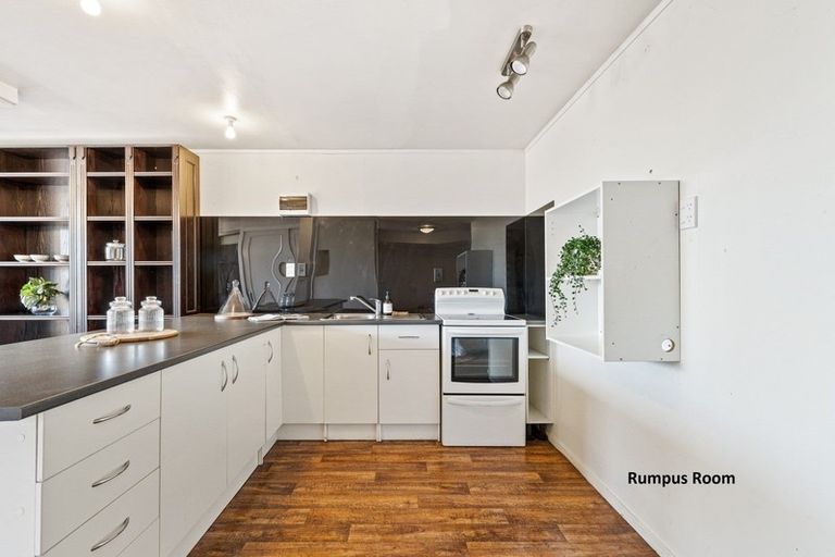 Photo of property in 6 Parrs Cross Road, Henderson, Auckland, 0612