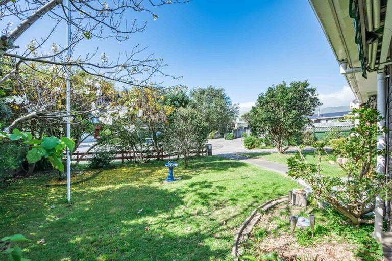 Photo of property in 12 Tobys Way, Waikanae Beach, Waikanae, 5036