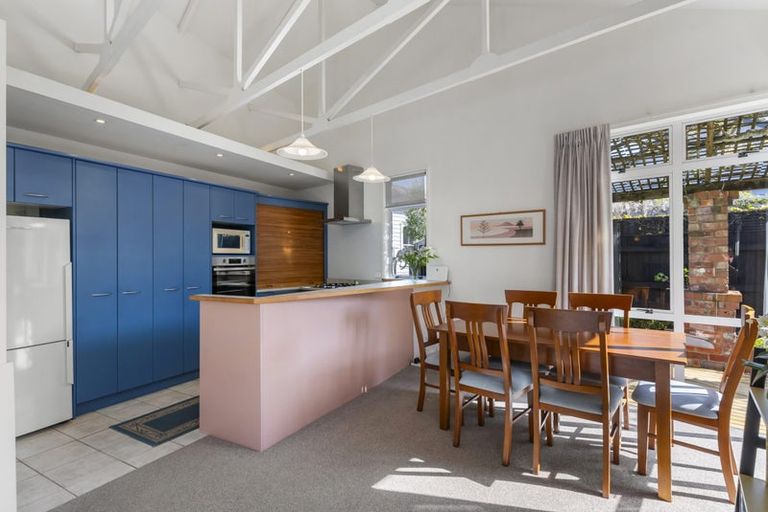 Photo of property in 2/118 Victoria Road, Devonport, Auckland, 0624