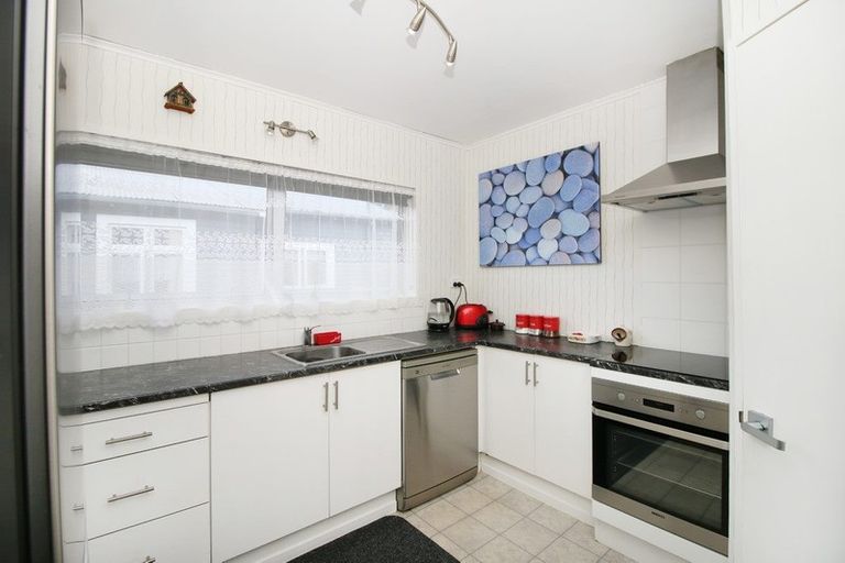 Photo of property in 24 Chelwood Street, Takaro, Palmerston North, 4412