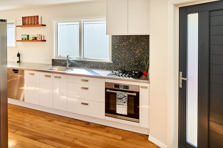 Photo of property in 2 Heather Grove, Fairfield, Lower Hutt, 5011