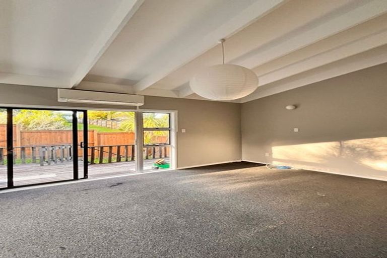 Photo of property in 11a De Val Drive, Titirangi, Auckland, 0604
