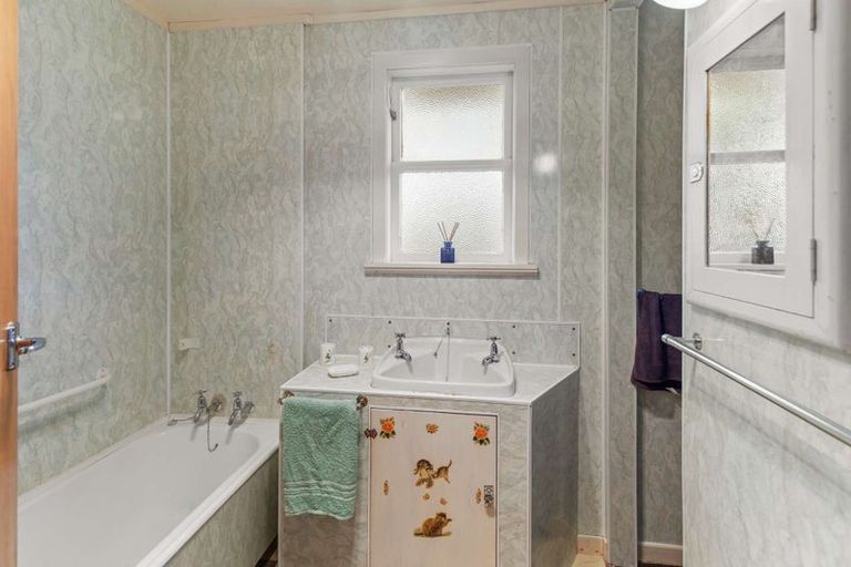 Photo of property in 34 Paraekaretu Street, Hunterville, 4730