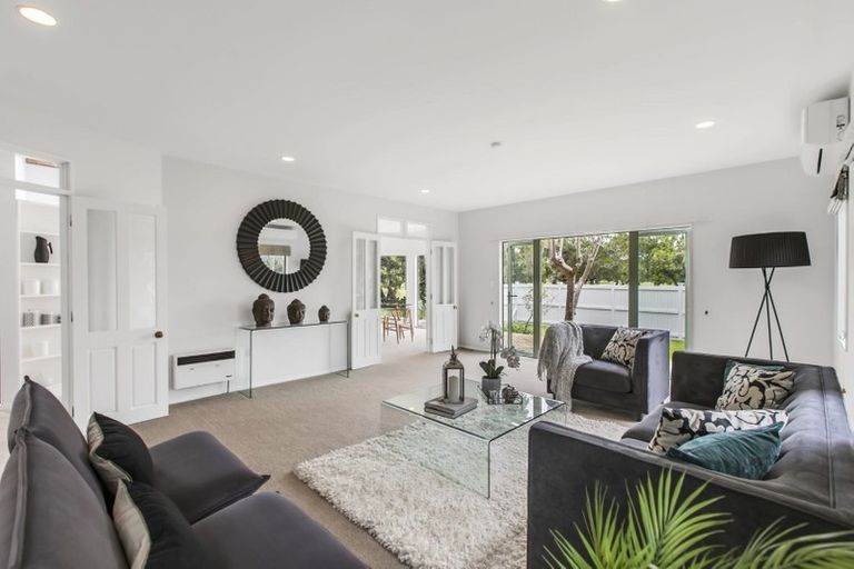 Photo of property in 36 Wairoa Road, Narrow Neck, Auckland, 0624