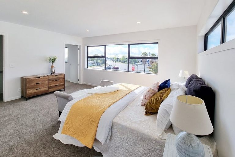 Photo of property in 952e East Coast Road, Northcross, Auckland, 0632