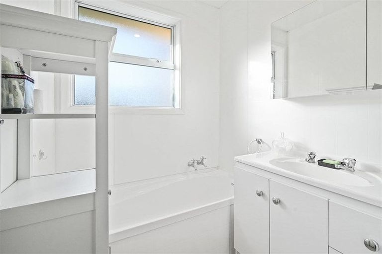 Photo of property in 22 Kathleen Crescent, Hornby, Christchurch, 8042