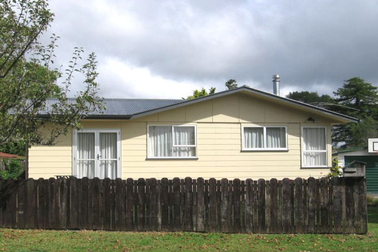 Photo of property in 67 Chilcott Road, Henderson, Auckland, 0612