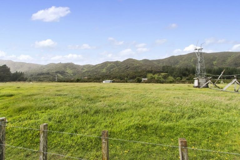 Photo of property in 104 Upper Fitzherbert Road, Wainuiomata, 5373